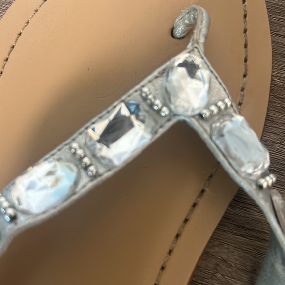 MIA GIRL WHITE FLIP FLOPS WHITH CLEAR CRISTAL BEADS in size 9 - Picture 4 of 4